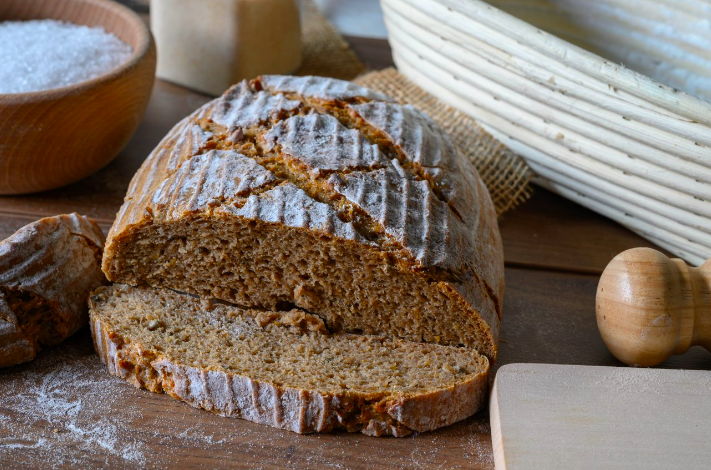 Ražný chlieb: Tradičná pochúťka so zdravotnými benefitmi